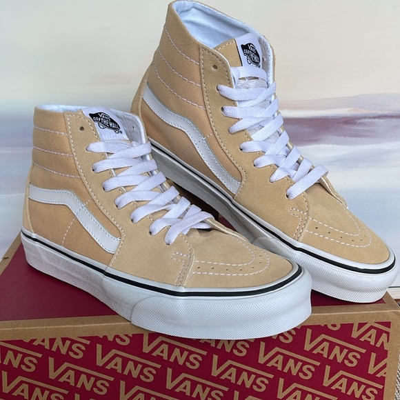 Vans WMNS Sk8-Hi Tapered
Color Theory Honey Peach
VN0A5KRUBLP
Sneakers - Picture 5 of 16